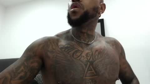 Snapshot of antwanblack11 chatting on January 3, 3:27 am antwanblack11 online show from January 3, 3:27 am