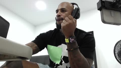 Snapshot of antwanblack11 chatting on December 9, 3:18 am antwanblack11 online show from December 9, 3:18 am
