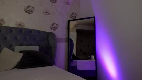 anya_sky_ online show from November 4, 5:20 am