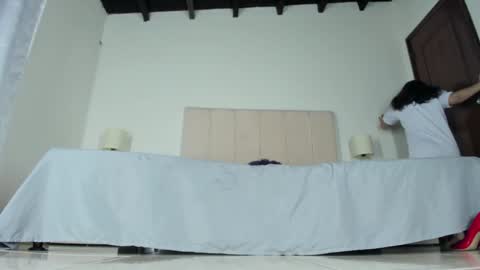 I am Anya online show from January 5, 11:59 am