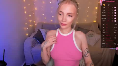 Snapshot of anyataylorr chatting on September 10, 2:23 am Anya online show from September 10, 2:23 am