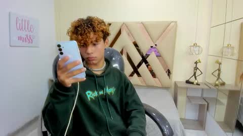 anyelotwink online show from March 5, 9:35 pm