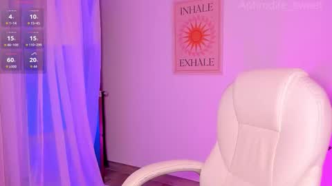 Snapshot of aphrodite_sweet chatting on October 25, 8:09 pm Karla online show from October 25, 8:09 pm
