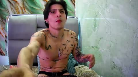 Snapshot of apolo01_ chatting on February 5, 7:53 pm Apolo online show from February 5, 7:53 pm
