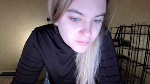 appleyummybuns online show from November 3, 3:18 am