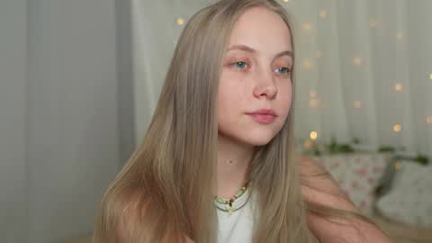  REYNA  my friend   online show from December 6, 2:33 pm