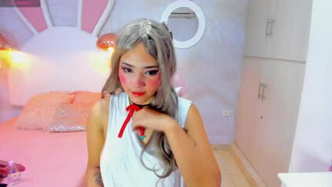 Snapshot of apriil_cute chatting on March 1, 1:07 pm April online show from March 1, 1:07 pm