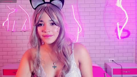 Snapshot of apriil_cute chatting on January 2, 12:46 pm April online show from January 2, 12:46 pm