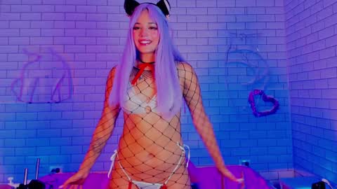 Snapshot of apriil_cute chatting on December 23, 1:13 pm April online show from December 23, 1:13 pm