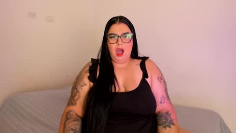 Snapshot of apriilpeach_ chatting on December 20, 4:36 pm Maria online show from December 20, 4:36 pm
