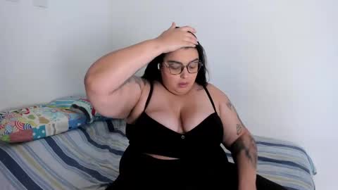 Snapshot of apriilpeach_ chatting on February 18, 4:47 pm Maria online show from February 18, 4:47 pm