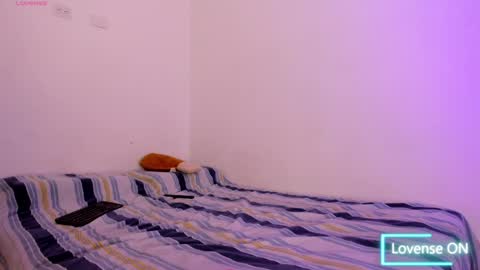 Snapshot of apriilpeach_ chatting on January 16, 11:48 pm Maria online show from January 16, 11:48 pm