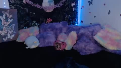 april_l6 online show from October 25, 12:00 am