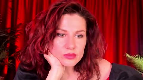 aprill_o_nill online show from May 13, 5:33 pm
