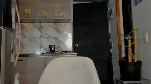 aprillebony319262 online show from April 22, 11:17 am