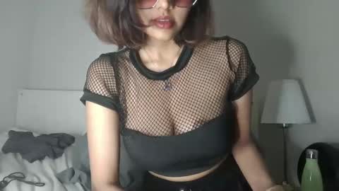 Snapshot of aproditelily495 chatting on February 10, 12:18 pm LilyinTheWild online show from February 10, 12:18 pm