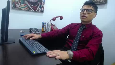 aquilestaylor online show from July 2, 12:10 pm