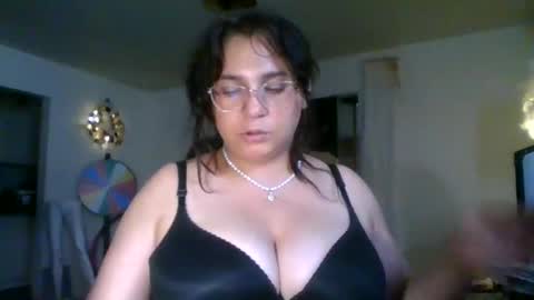 Snapshot of arabbustybeauty chatting on September 18, 4:05 am BustyPrincessLeila online show from September 18, 4:05 am