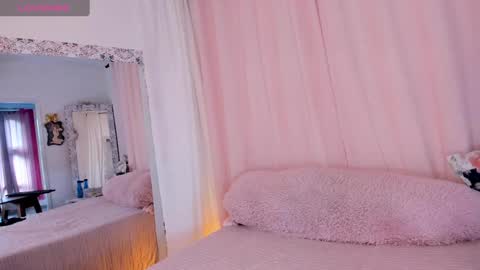 Nadia Cyel online show from February 18, 8:14 pm