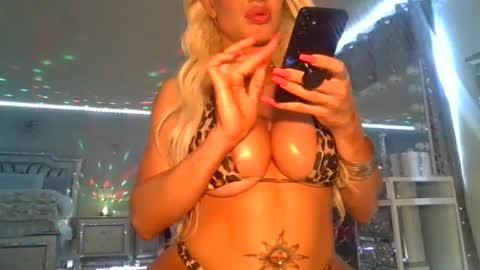 Snapshot of arabitsmariam chatting on February 28, 11:01 pm arabictsmariam online show from February 28, 11:01 pm