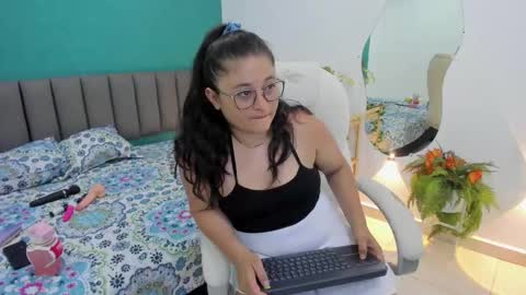 aradia_kiss online show from October 7, 8:27 pm