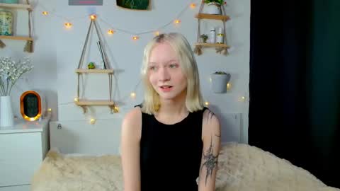 Jenny online show from November 3, 8:26 am