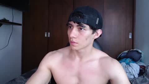 Snapshot of ares_aestheticgod chatting on December 11, 9:01 pm Ares D online show from December 11, 9:01 pm