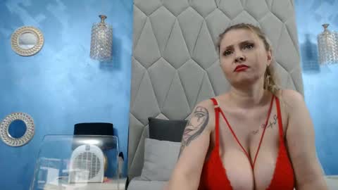 Snapshot of aretialisya chatting on February 25, 11:32 am aretialisya online show from February 25, 11:32 am