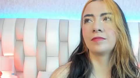 ari_lynn_ online show from March 19, 3:23 am