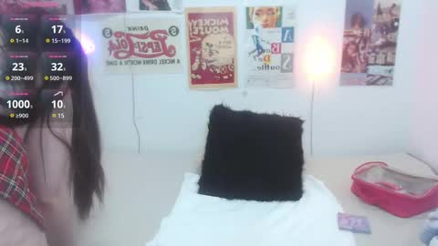 Snapshot of ari_rossee_ chatting on February 12, 2:56 am online show from February 12, 2:56 am