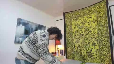 aria y orien  online show from October 3, 11:18 am