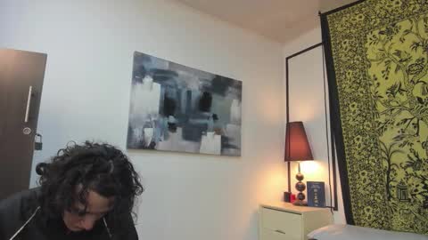 aria y orien  online show from December 14, 11:05 am