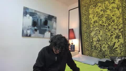 aria y orien  online show from December 19, 11:17 am