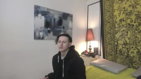 aria y orien  online show from November 29, 11:07 am