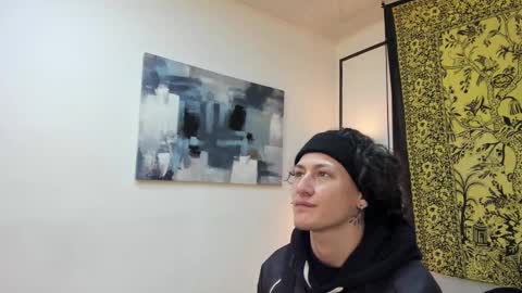 aria y orien  online show from December 17, 11:06 am