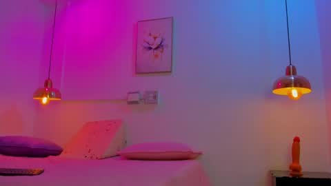 aria_millers1 online show from April 21, 11:06 am
