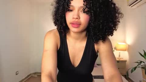 ariaa_23 online show from November 18, 2:53 pm