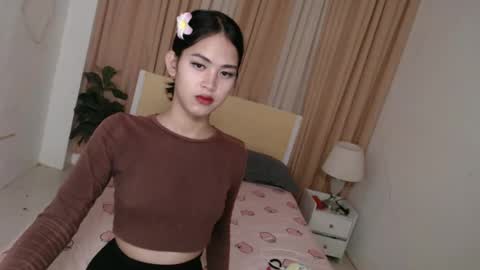Snapshot of ariahooper chatting on January 27, 11:11 am Christine JorgensenChristmas wish breasts implants online show from January 27, 11:11 am