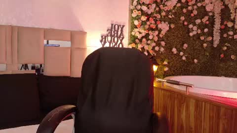 Ariana online show from June 30, 2:05 pm