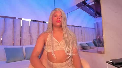 ariana_grande233 online show from March 19, 11:48 am