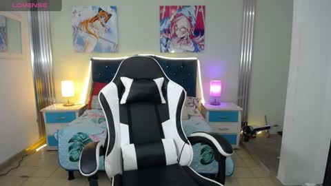 ariana_skinny20_ online show from July 9, 11:20 pm