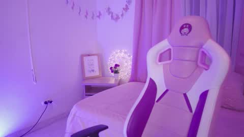 ARIANAA online show from March 6, 2:38 pm