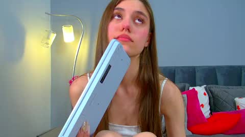 Ariana online show from April 15, 7:58 pm