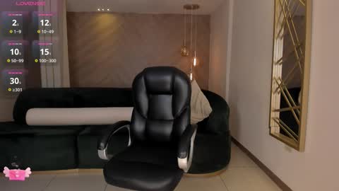 Ariana Dumont online show from December 18, 12:00 pm