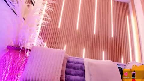 Ari  online show from December 3, 1:01 pm