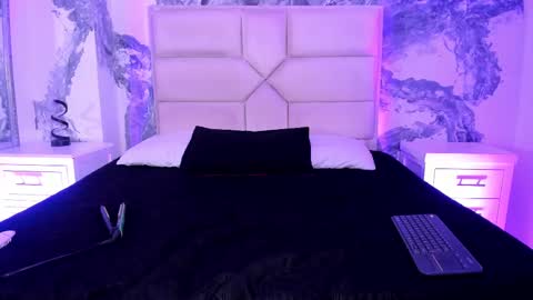 Snapshot of ariannaroux_ chatting on September 9, 10:43 pm AriannaROux online show from September 9, 10:43 pm