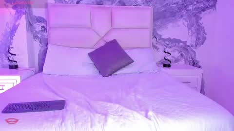 Snapshot of ariannaroux_ chatting on February 9, 8:43 am AriannaROux online show from February 9, 8:43 am