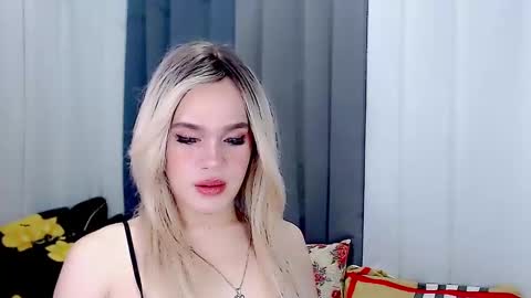 Snapshot of arianne_xoxo777 chatting on February 28, 7:15 am ARIANNE CUMS online show from February 28, 7:15 am