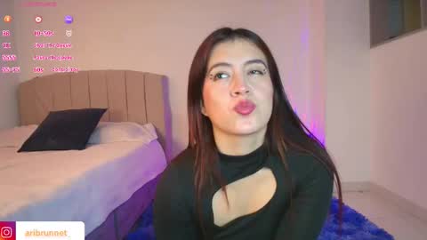 Snapshot of aribrunnet_ chatting on October 10, 3:40 pm Ari Just Ari online show from October 10, 3:40 pm
