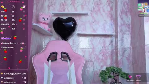 Ari Bunnie  online show from December 1, 10:30 pm